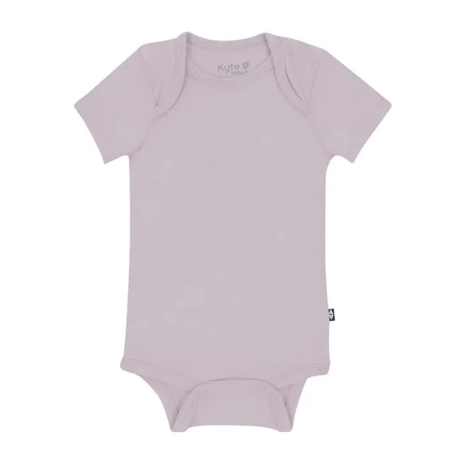 Kyte Baby Short Sleeve Bodysuit in Wisteria