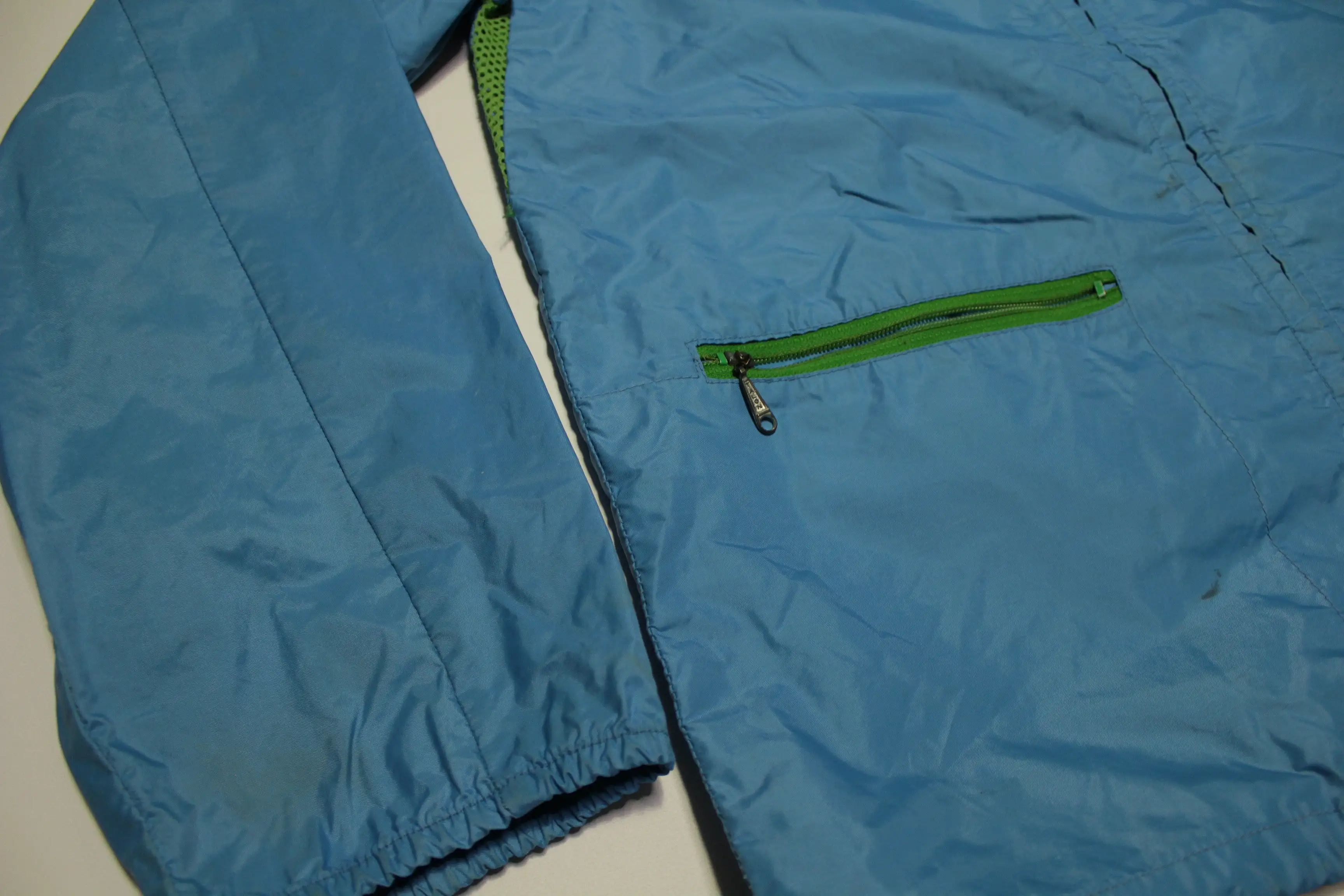 Pacific Trail Nylon Hooded Vented 70's Windbreaker Jacket