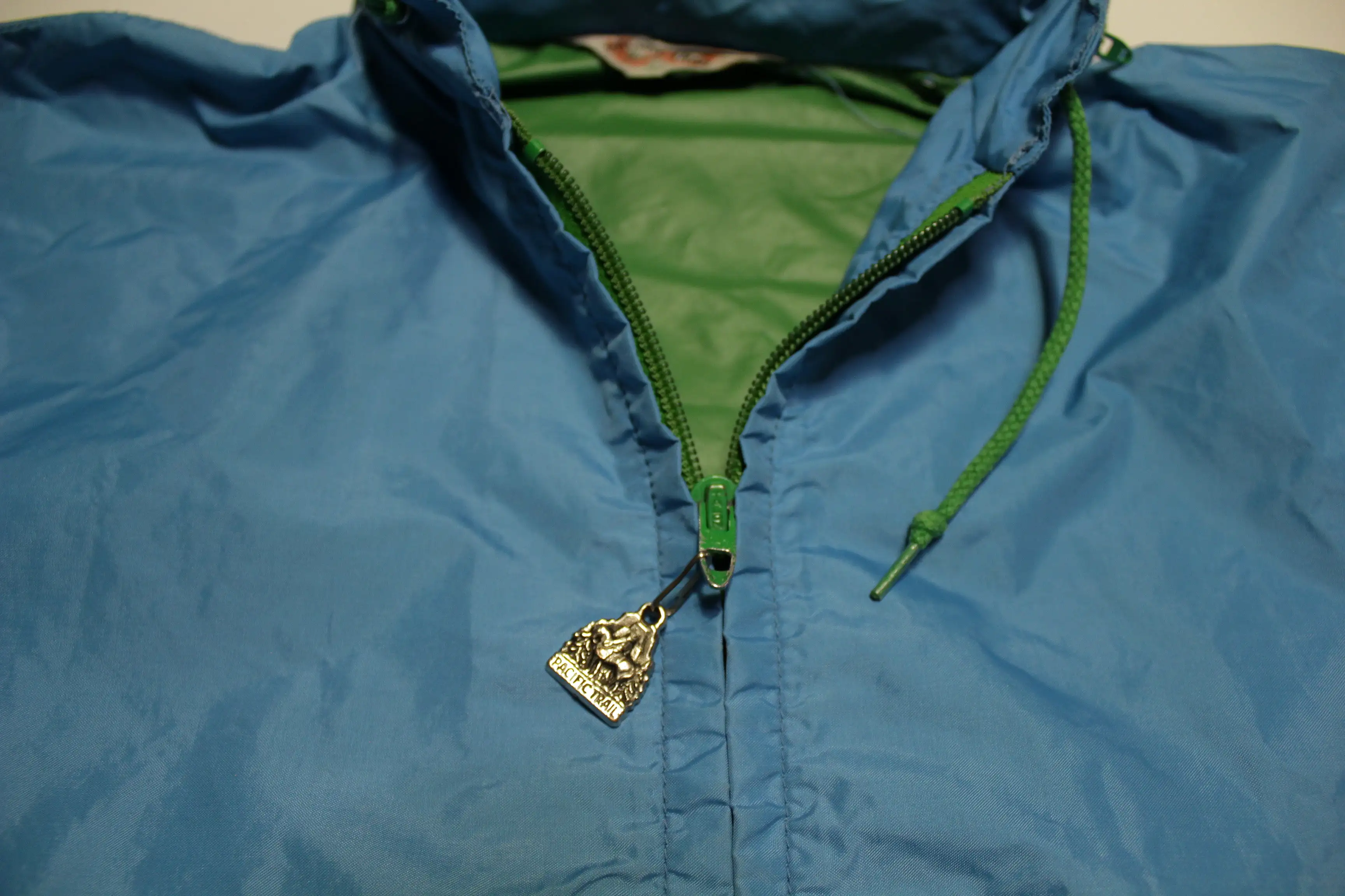 Pacific Trail Nylon Hooded Vented 70's Windbreaker Jacket